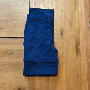 L.L Bean Women’s Navy out doors zip off pants.